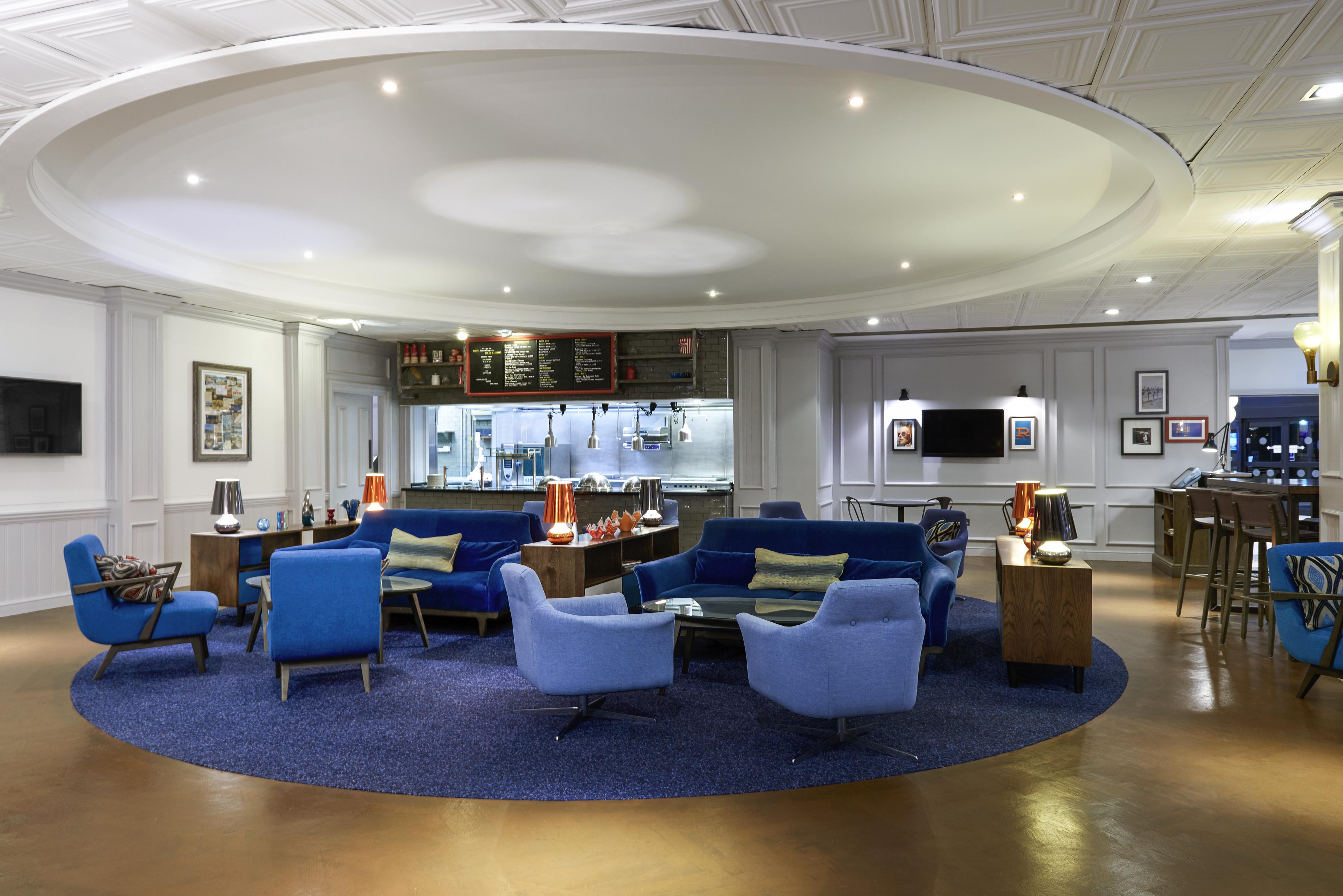 Novotel London Stansted Airport Станстед Маунтфитчет Екстериор снимка
