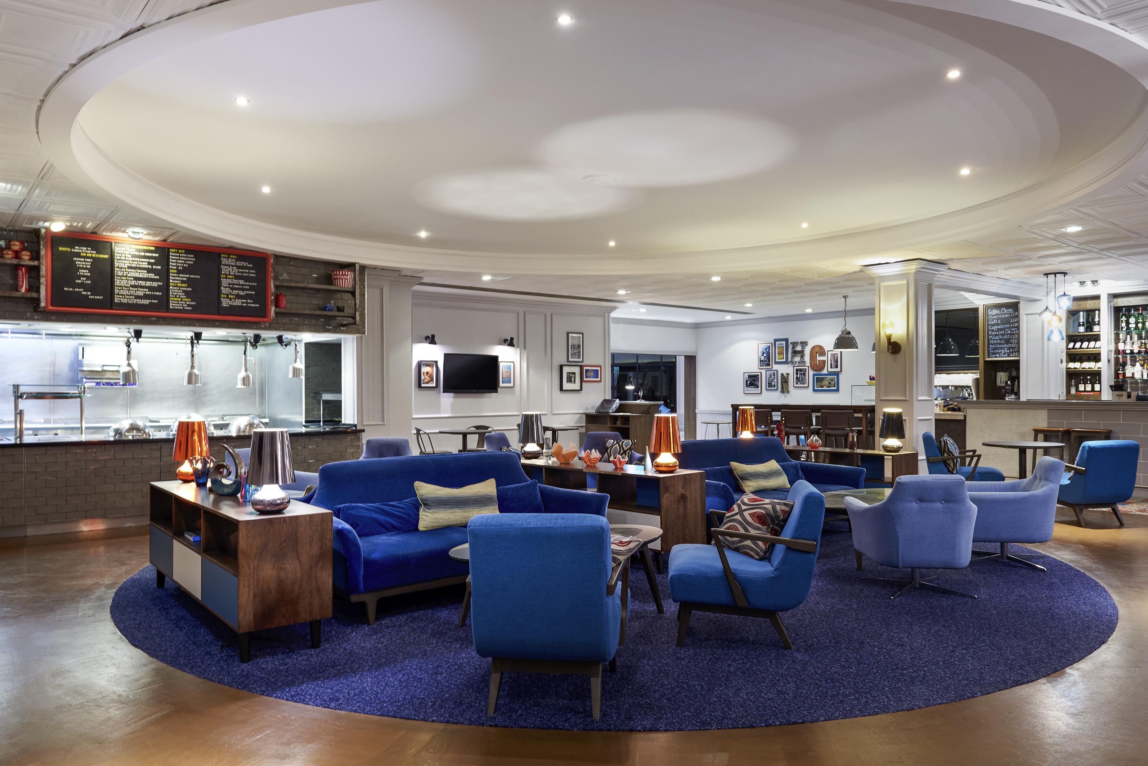 Novotel London Stansted Airport Станстед Маунтфитчет Екстериор снимка
