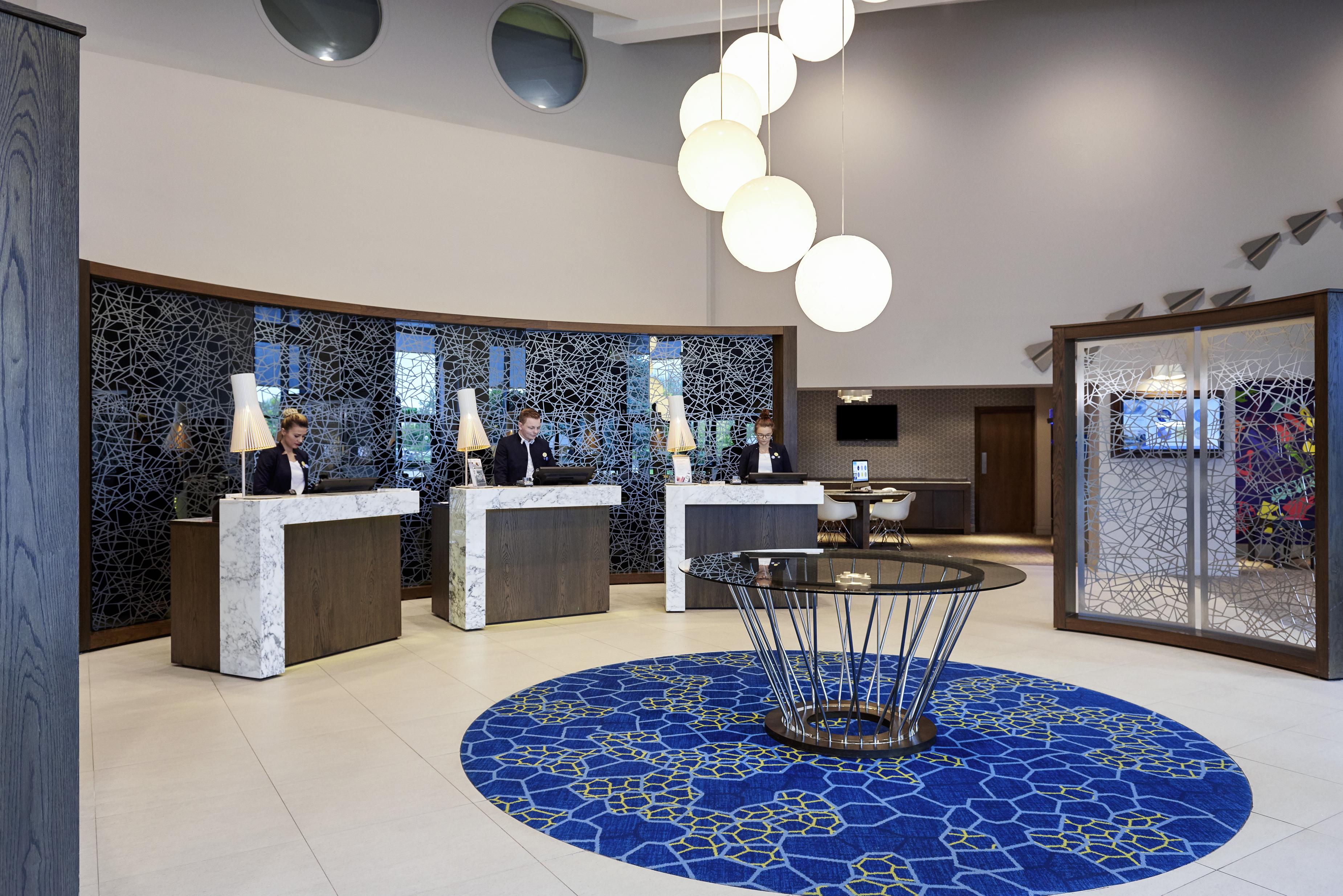 Novotel London Stansted Airport Станстед Маунтфитчет Екстериор снимка