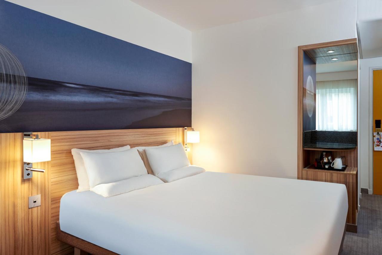 Novotel London Stansted Airport Станстед Маунтфитчет Екстериор снимка