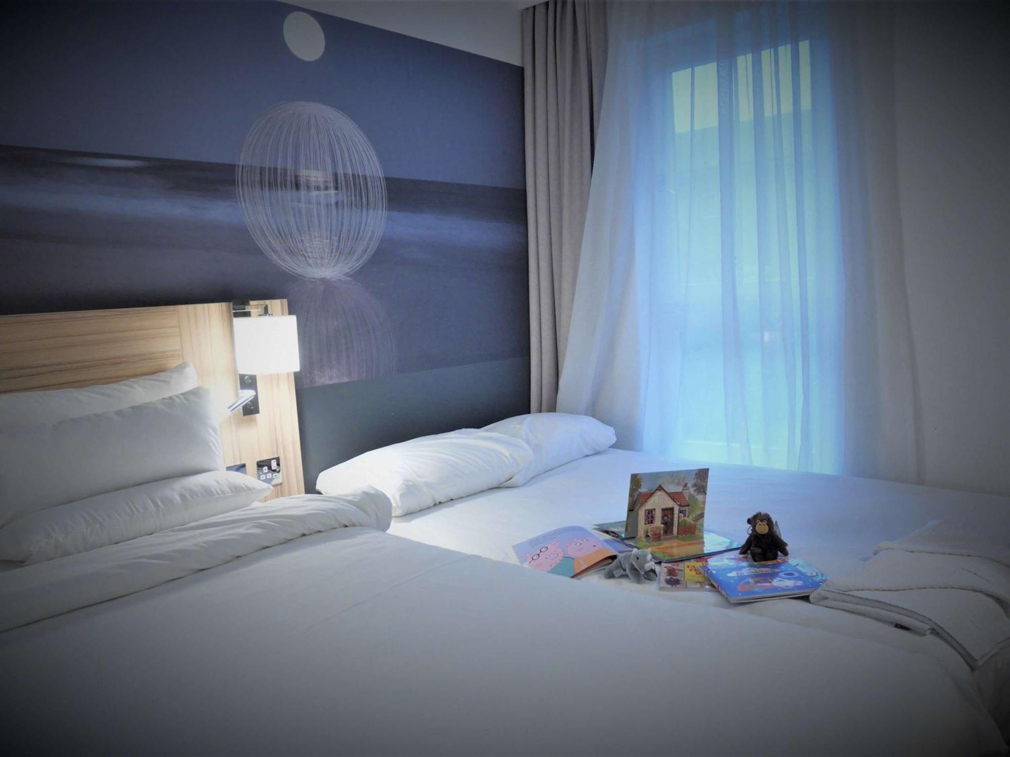 Novotel London Stansted Airport Станстед Маунтфитчет Екстериор снимка