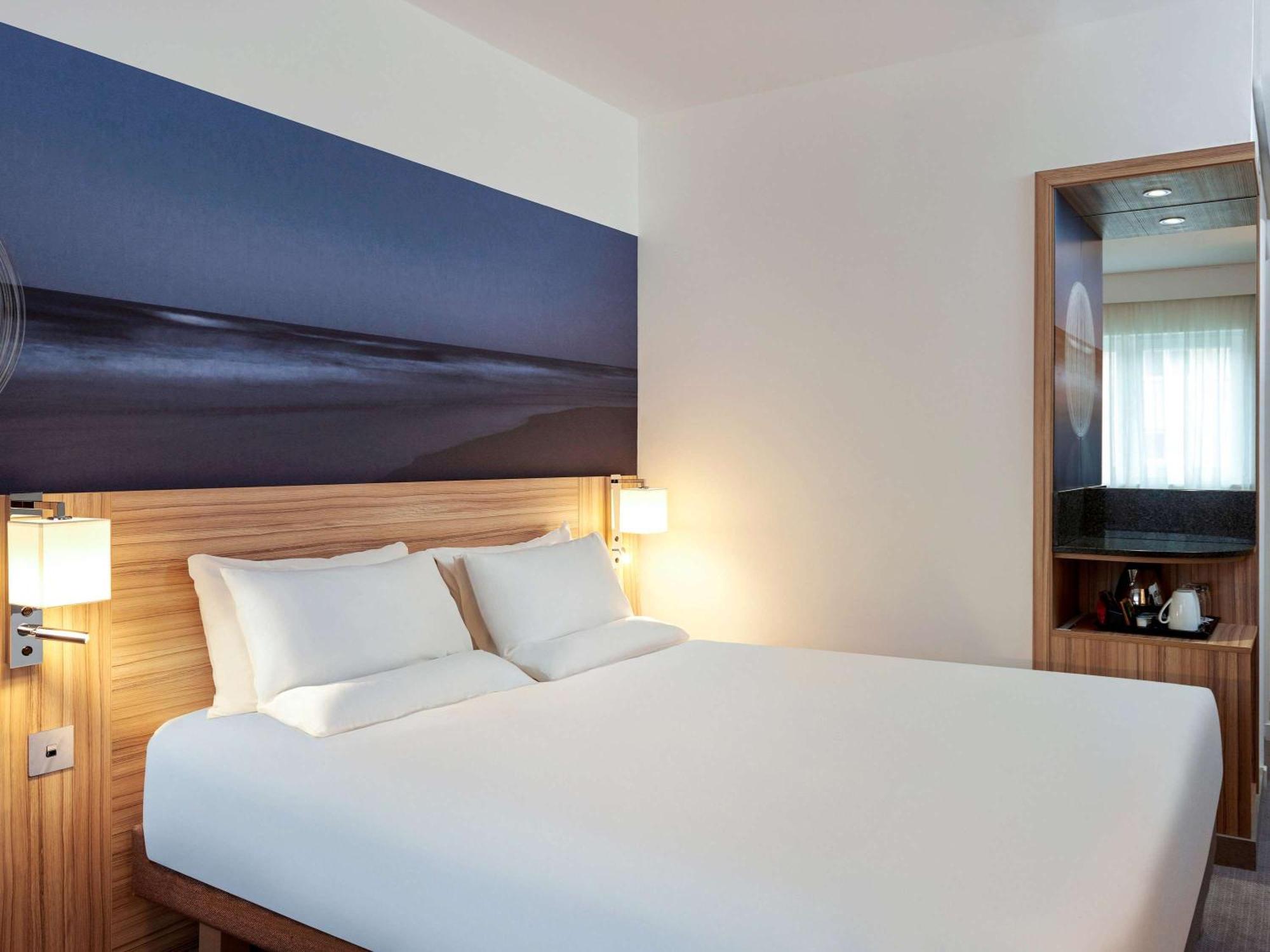 Novotel London Stansted Airport Станстед Маунтфитчет Екстериор снимка