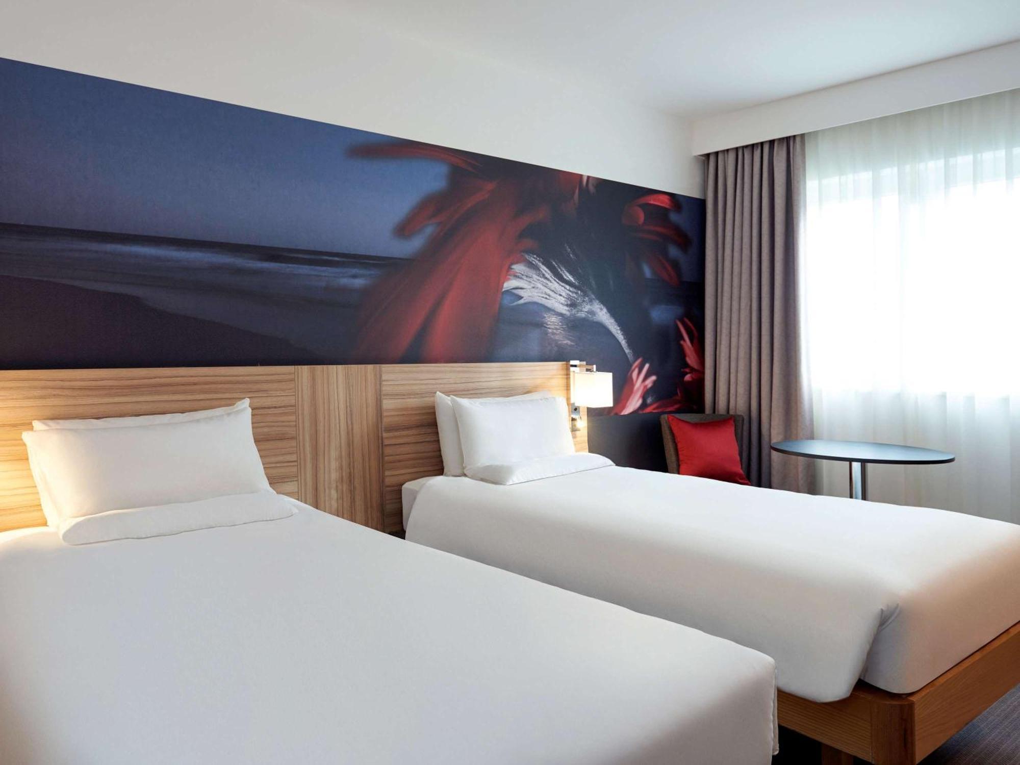 Novotel London Stansted Airport Станстед Маунтфитчет Екстериор снимка