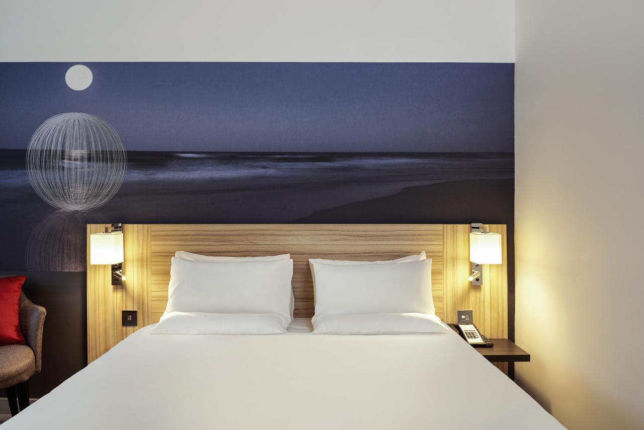 Novotel London Stansted Airport Станстед Маунтфитчет Екстериор снимка