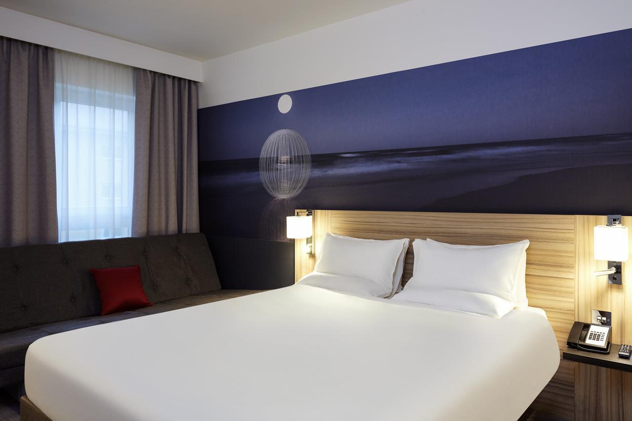 Novotel London Stansted Airport Станстед Маунтфитчет Екстериор снимка