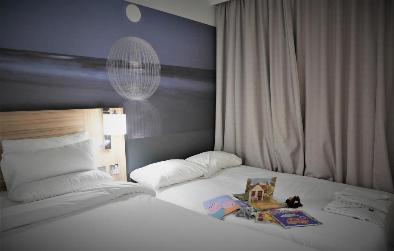Novotel London Stansted Airport Станстед Маунтфитчет Екстериор снимка